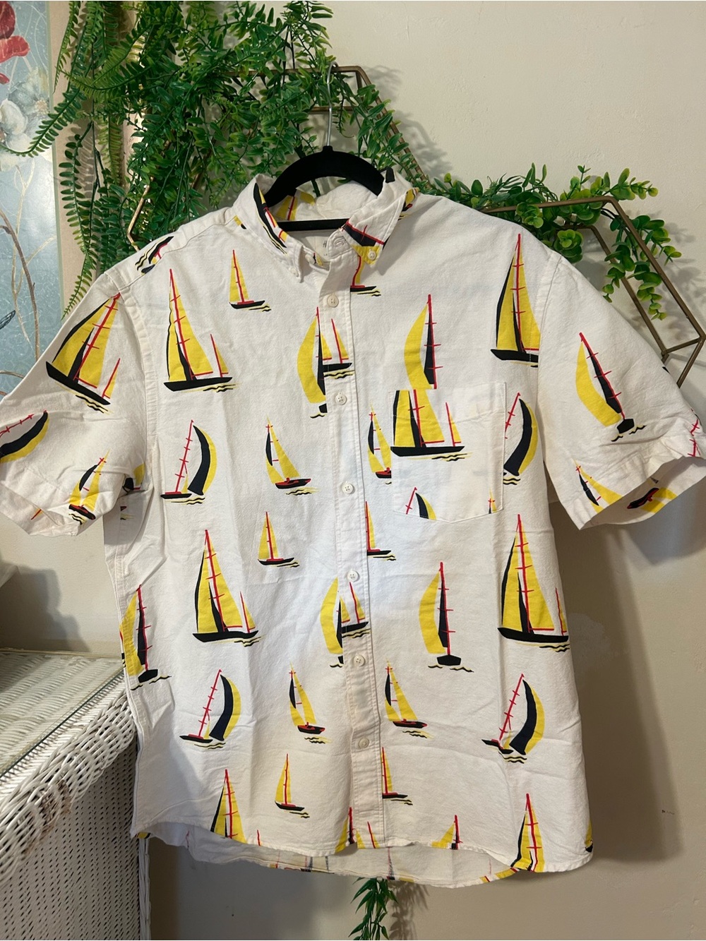 H&M Men's White Short-Sleeve Button-Up Shirt with Yellow Sailboat Print